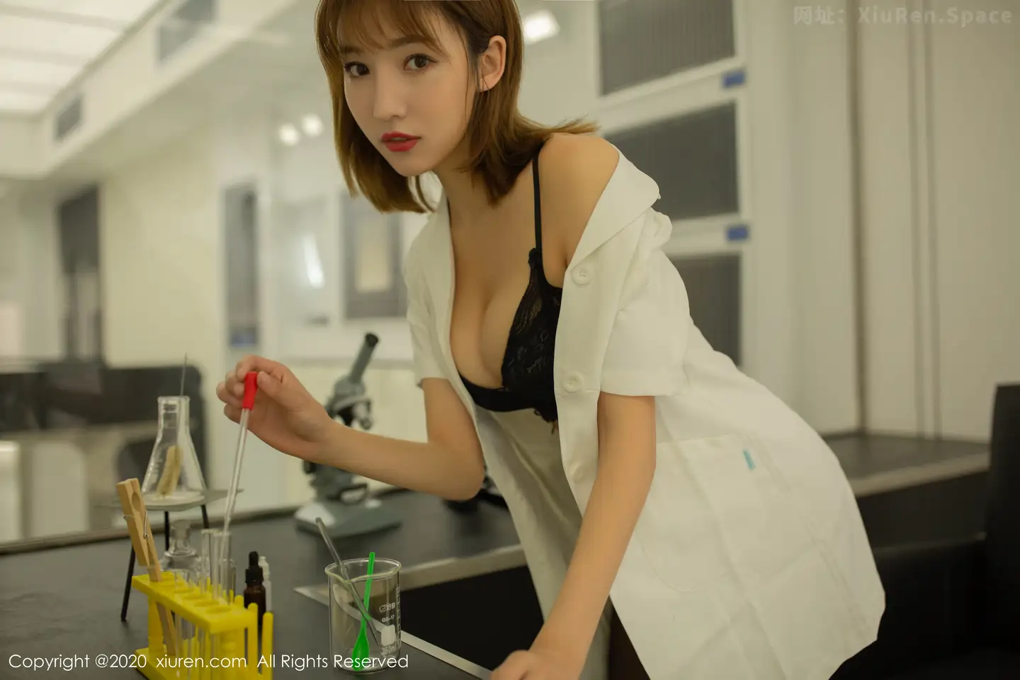 陆萱萱白衬衫写真1